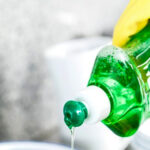 Nước rửa chén giúp kính chống bám nước hiệu quả