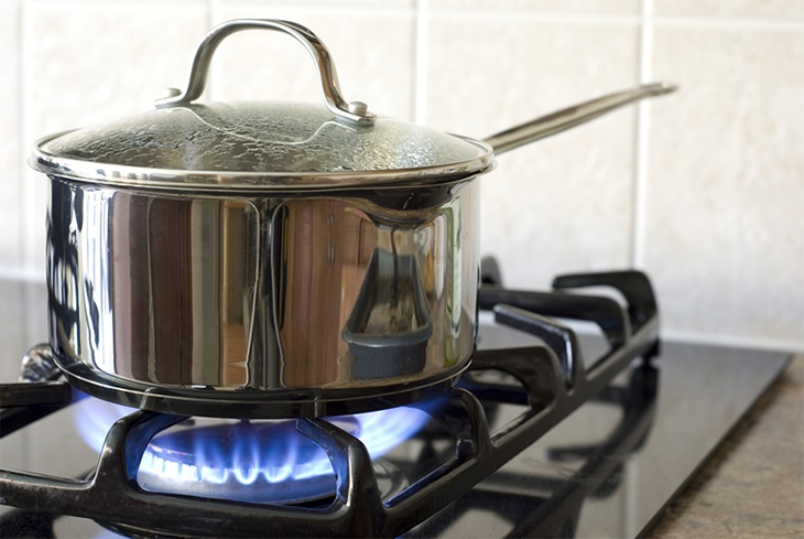 8 mẹo hay tiết kiệm đến 50% lượng gas khi nấu, bà nội trợ nên biết
