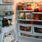Nhồi nhét quá nhiều đồ ăn sẽ ảnh hưởng đến việc làm mát cho tủ lạnh